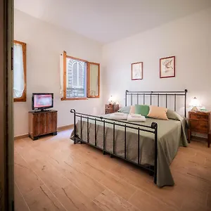Novella Benedicta Apartment Florence